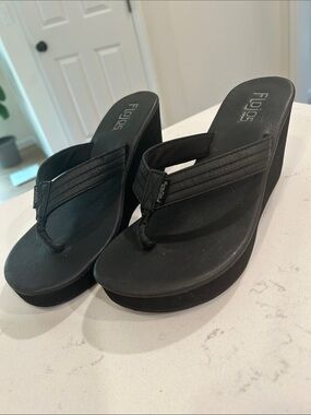 Flojos Black Wedge Thong Sandals
